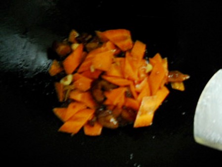 木耳燒鴿蛋的做法-家常味燒菜譜