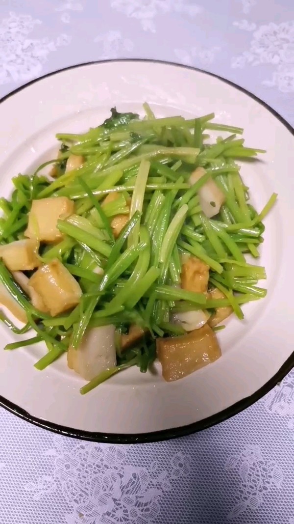 芹菜炒魚豆腐的做法-家常味炒菜譜