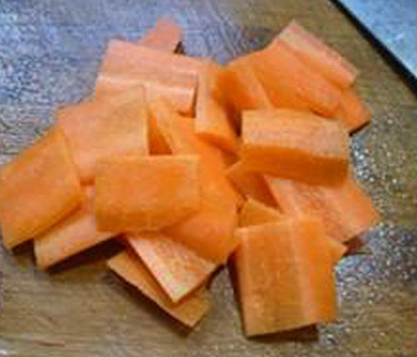 胡蘿卜炒黃芽菜的做法-家常味炒菜譜