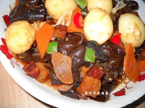 木耳燒鴿蛋的做法-家常味燒菜譜