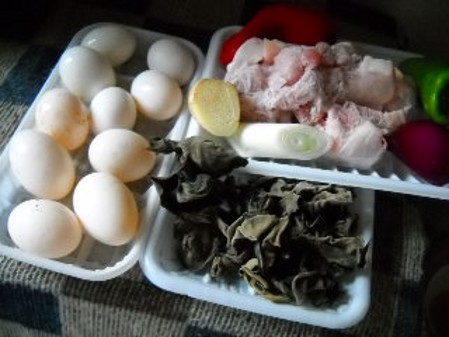 木耳燒鴿蛋的做法-家常味燒菜譜
