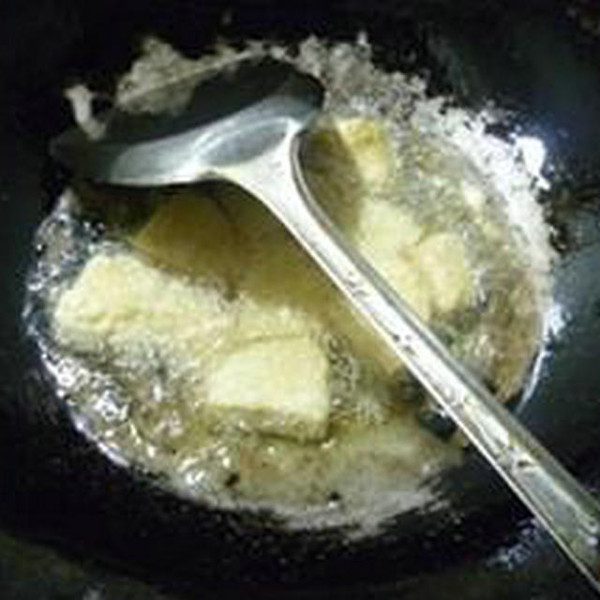 黑木耳栗子燒小素雞的做法-家常味燒菜譜-易網(wǎng)健康養(yǎng)生網(wǎng) 黑木耳栗子燒小素雞的做法-家常味燒菜譜