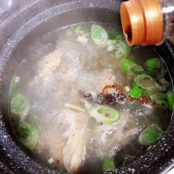 酸菜燉大骨的做法-咸鮮味燉菜譜