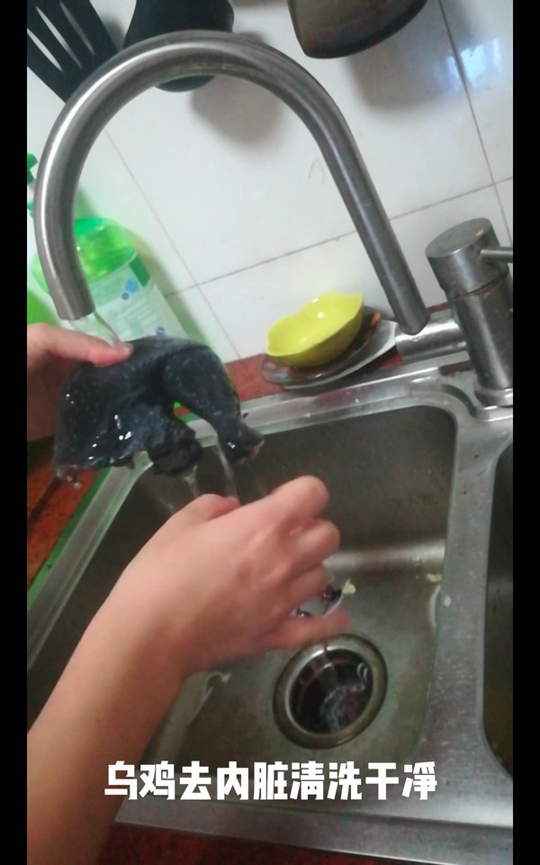 花旗參煲烏雞湯的做法-家常味煮菜譜