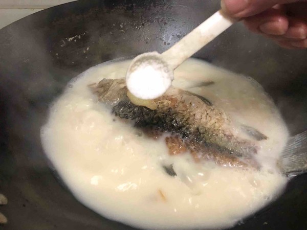 鯽魚湯的做法-家常味燉菜譜