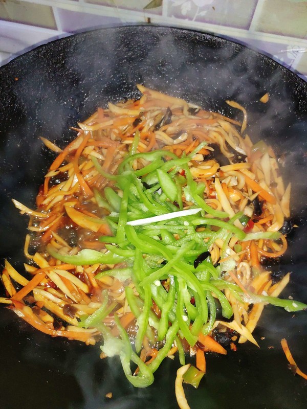 雞腿菇炒三絲的做法-魚香味炒菜譜-易網(wǎng)健康養(yǎng)生網(wǎng) 雞腿菇炒三絲的做法-魚香味炒菜譜