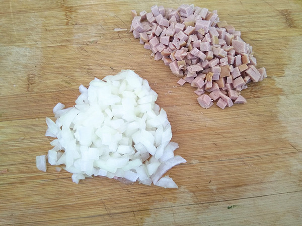 牛肉腸時蔬炒飯的做法-咸鮮味炒菜譜-易網(wǎng)健康養(yǎng)生網(wǎng) 牛肉腸時蔬炒飯的做法-咸鮮味炒菜譜