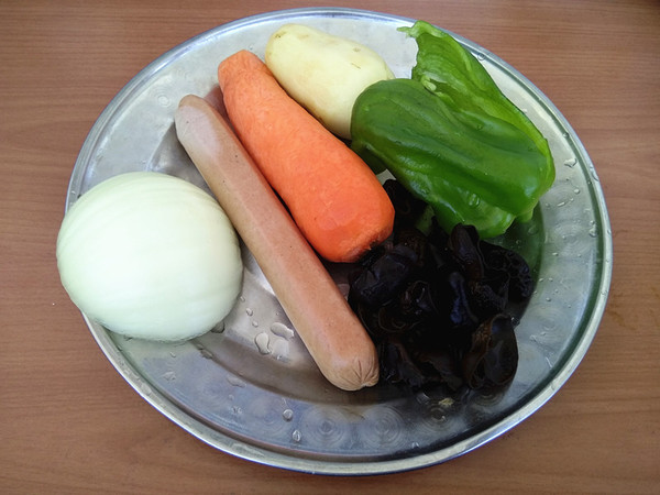 牛肉腸時蔬炒飯的做法-咸鮮味炒菜譜-易網(wǎng)<a href=http://www.gyfww.com/ target=_blank class=infotextkey>健康養(yǎng)生</a>網(wǎng) 牛肉腸時蔬炒飯的做法-咸鮮味炒菜譜