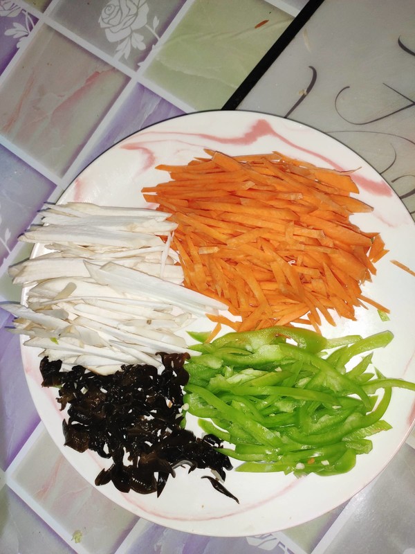 雞腿菇炒三絲的做法-魚香味炒菜譜-易網(wǎng)健康養(yǎng)生網(wǎng) 雞腿菇炒三絲的做法-魚香味炒菜譜