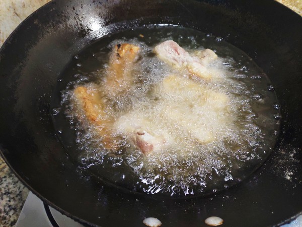 脆皮炸排骨的做法-家常味炸菜譜