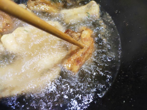 脆皮炸排骨的做法-家常味炸菜譜