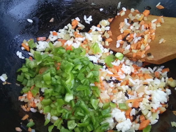 牛肉腸時蔬炒飯的做法-咸鮮味炒菜譜-易網(wǎng)健康養(yǎng)生網(wǎng) 牛肉腸時蔬炒飯的做法-咸鮮味炒菜譜