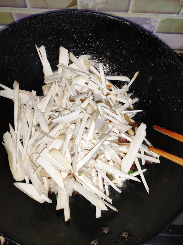 雞腿菇炒三絲的做法-魚香味炒菜譜-易網(wǎng)健康養(yǎng)生網(wǎng) 雞腿菇炒三絲的做法-魚香味炒菜譜