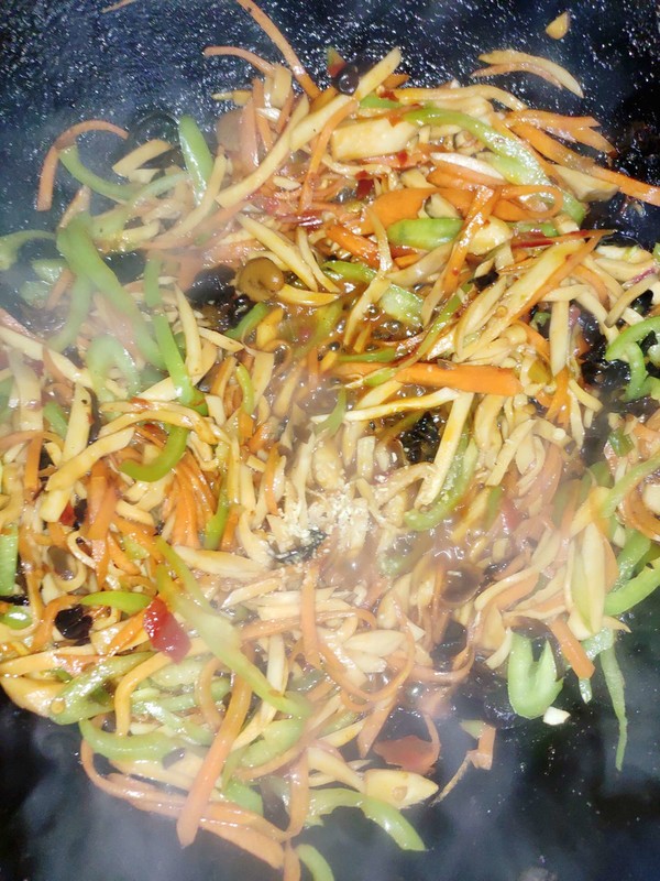 雞腿菇炒三絲的做法-魚香味炒菜譜-易網(wǎng)健康養(yǎng)生網(wǎng) 雞腿菇炒三絲的做法-魚香味炒菜譜