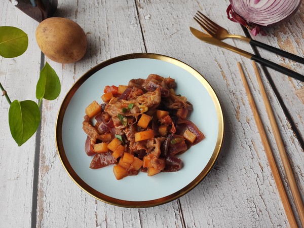 秘制土豆肥牛的做法-家常味煮菜譜