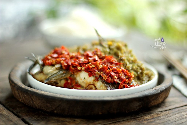 絕味雙椒蒸鱸魚的做法-香辣味蒸菜譜