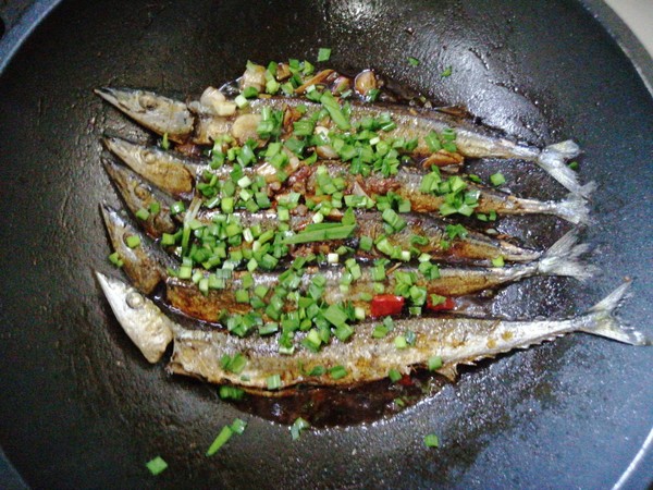 XO醬秋刀魚的做法-咸鮮味燒菜譜