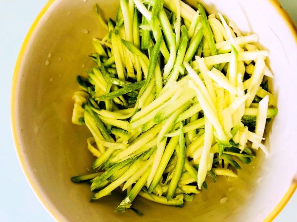 西葫蘆餅的做法-家常味煎菜譜