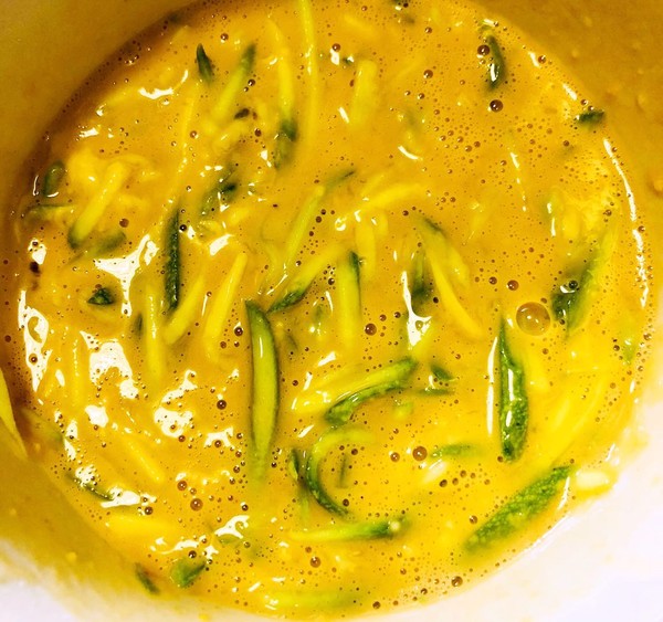 西葫蘆餅的做法-家常味煎菜譜