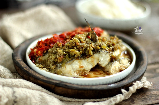 絕味雙椒蒸鱸魚的做法-香辣味蒸菜譜