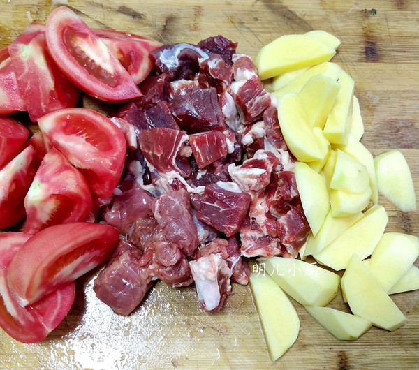 番茄牛肉湯的做法-家常味燉菜譜-易網(wǎng)<a href=http://www.gyfww.com/ target=_blank class=infotextkey>健康養(yǎng)生</a>網(wǎng) 番茄牛肉湯的做法-家常味燉菜譜