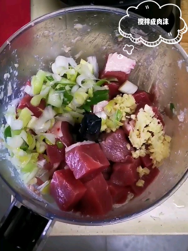 牛肉胡蘿卜餃子的做法-咸鮮味煮菜譜