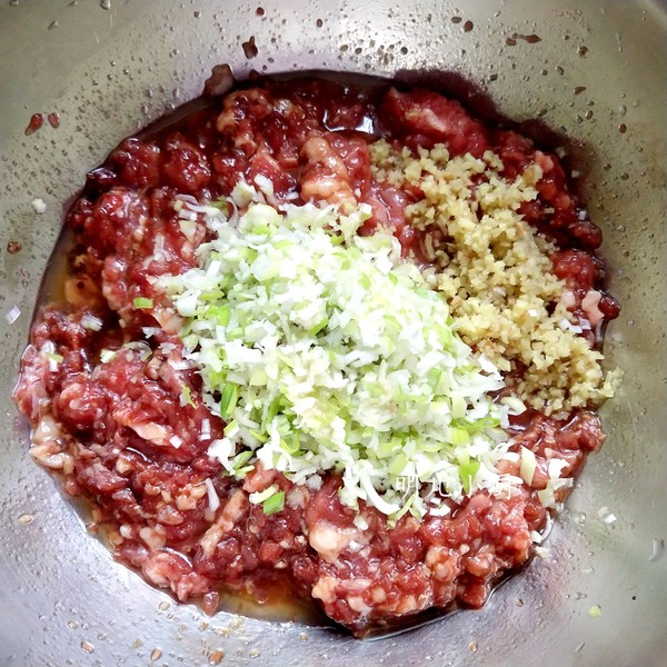 羊肉芹菜餃子的做法-家常味煮菜譜