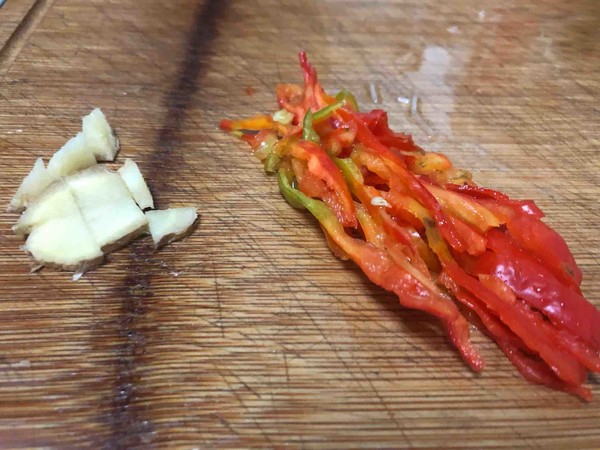 白芹炒肉絲的做法-家常味炒菜譜