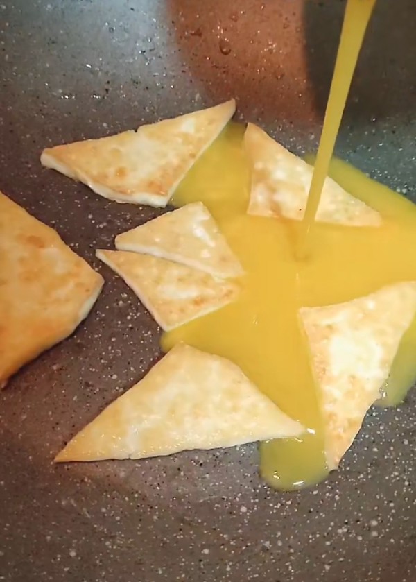 抱蛋豆腐的做法-咸鮮味煎菜譜