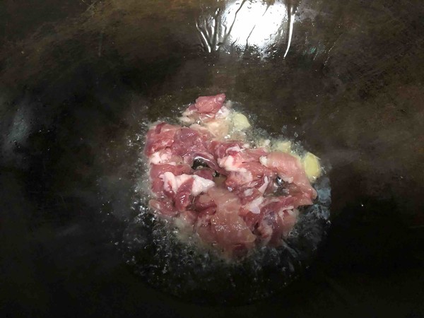 白芹炒肉絲的做法-家常味炒菜譜