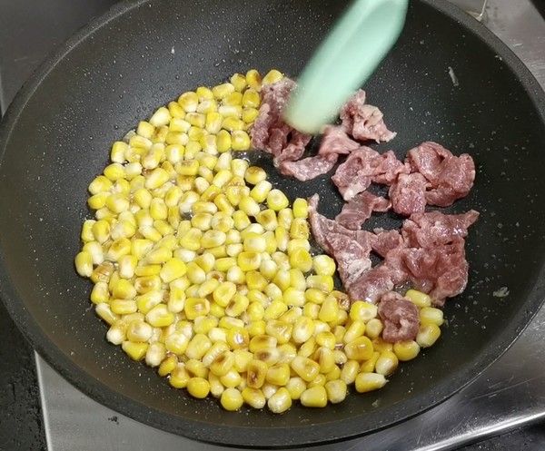 玉米炒牛肉的做法-家常味炒菜譜