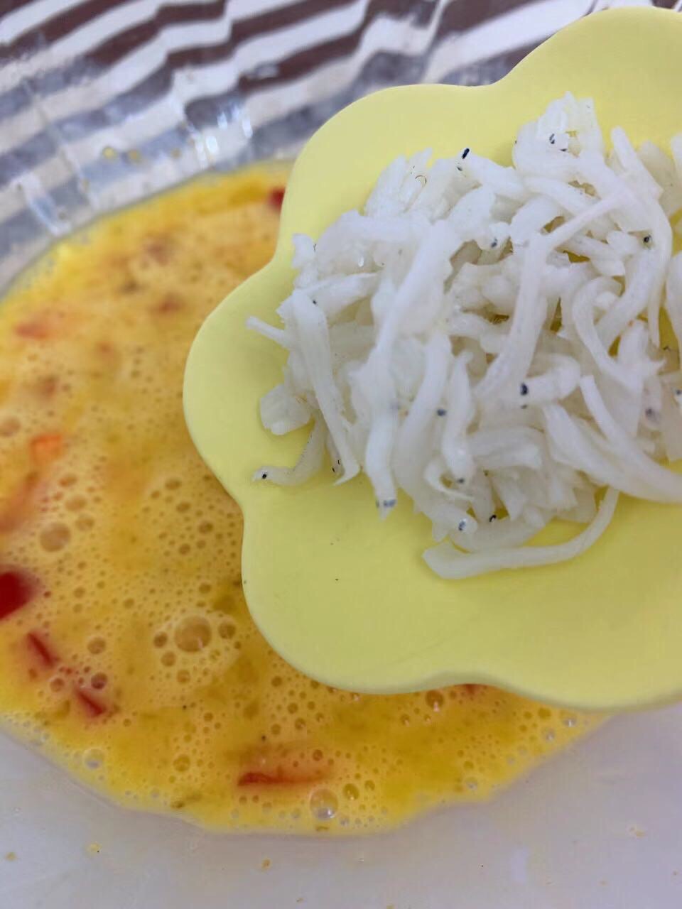 寶寶輔食  銀魚秋葵煎蛋的做法-家常味煎菜譜