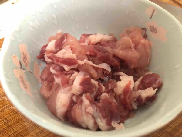 白芹炒肉絲的做法-家常味炒菜譜