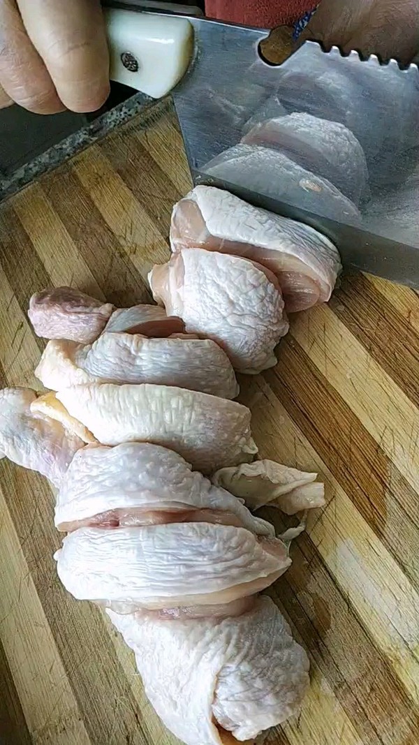 板栗紅燒雞腿的做法-家常味燒菜譜