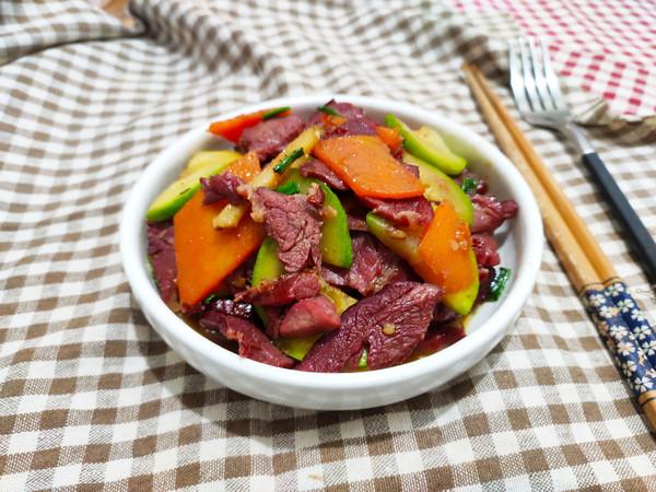 西葫蘆炒馬肉的做法-家常味炒菜譜