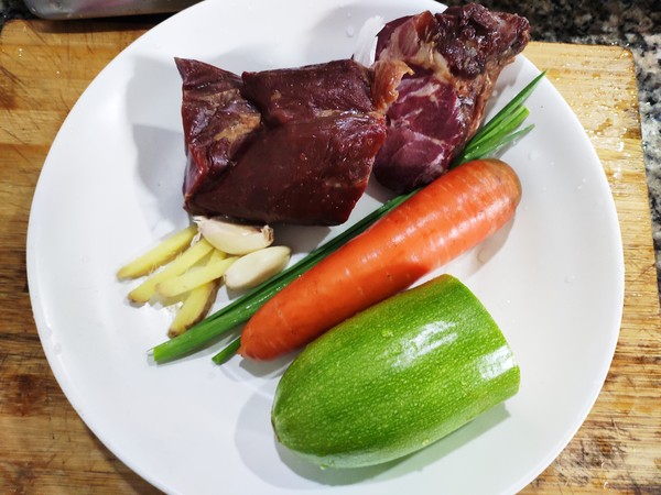 西葫蘆炒馬肉的做法-家常味炒菜譜