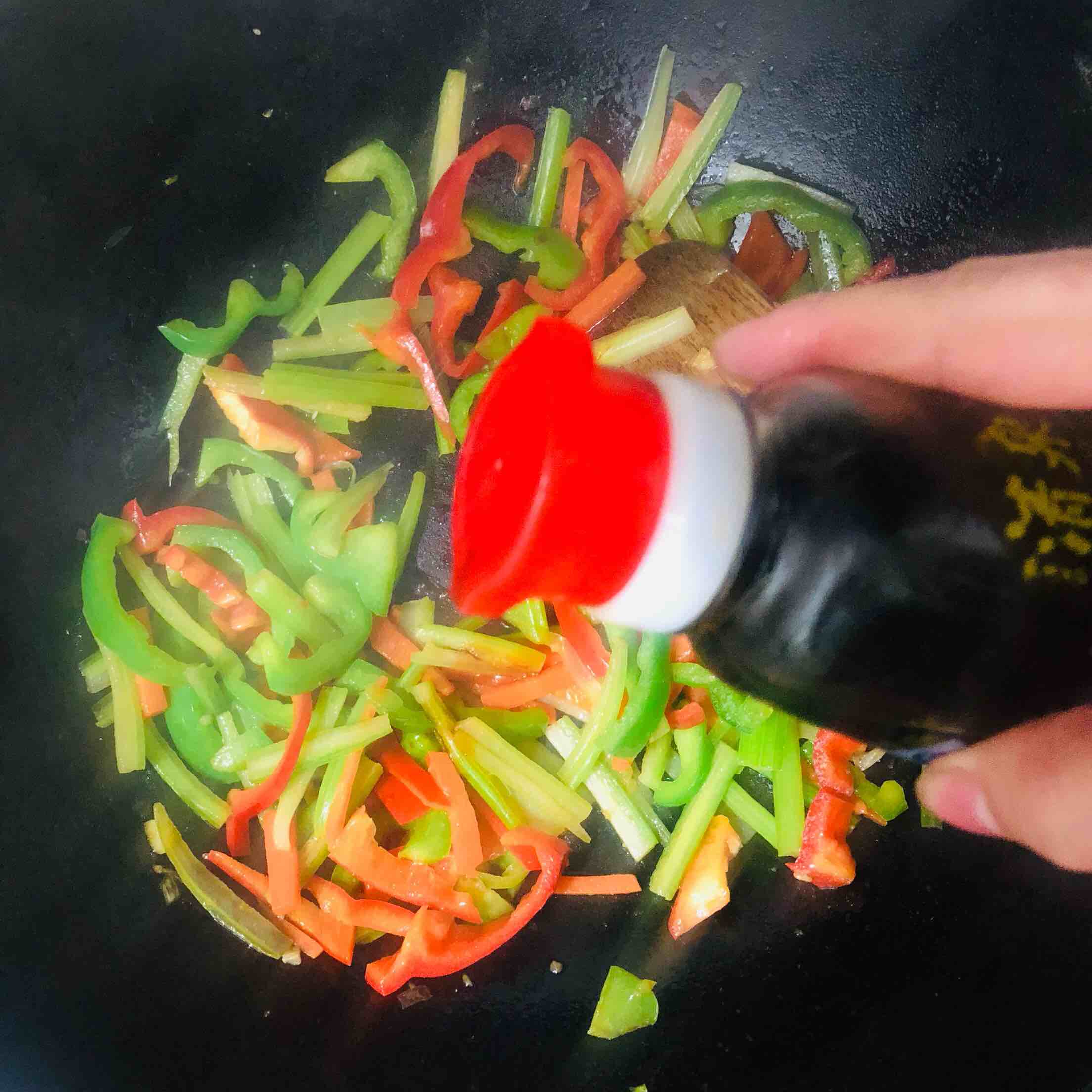 時蔬炒牛肉的做法-醬香味炒菜譜