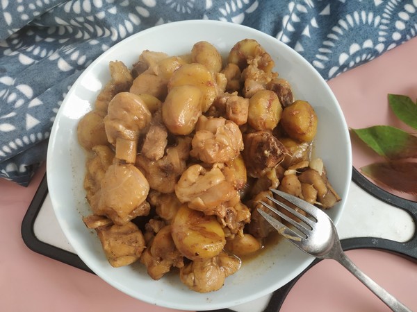 板栗紅燒雞腿的做法-家常味燒菜譜