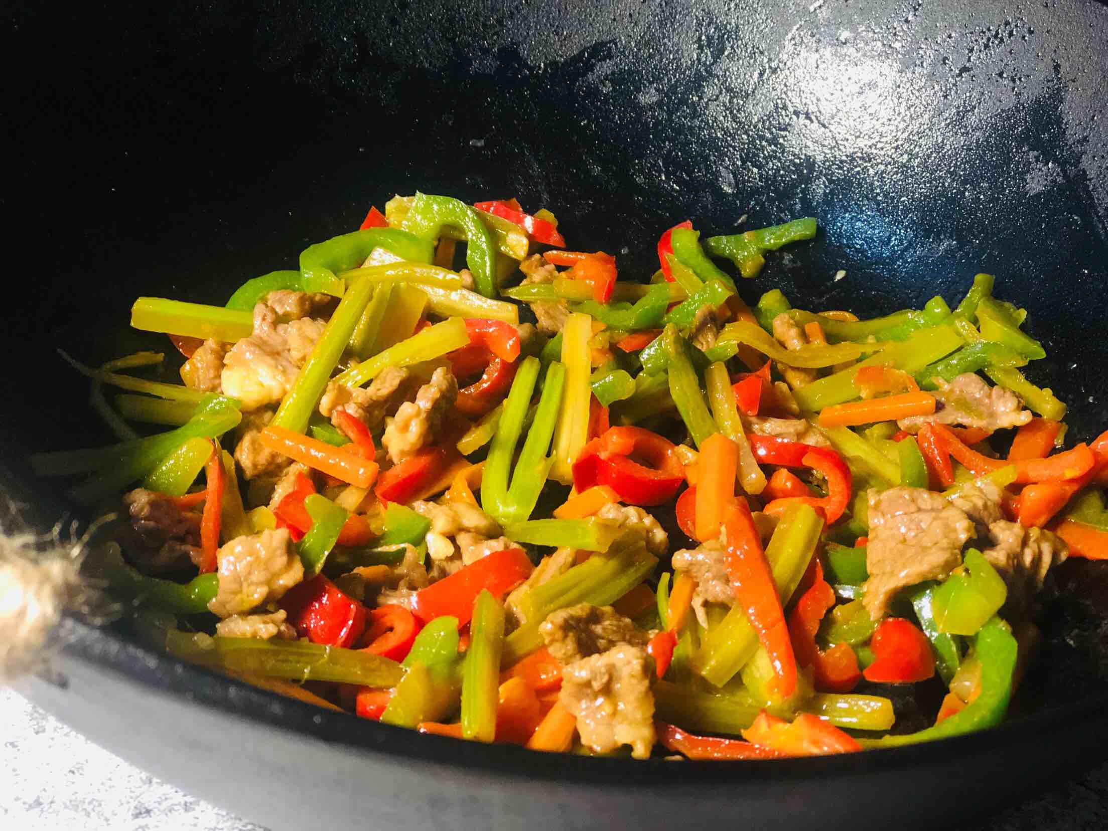 時蔬炒牛肉的做法-醬香味炒菜譜