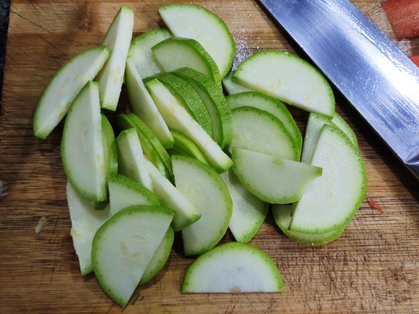 西葫蘆炒馬肉的做法-家常味炒菜譜