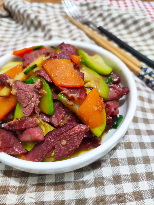 西葫蘆炒馬肉的做法-家常味炒菜譜