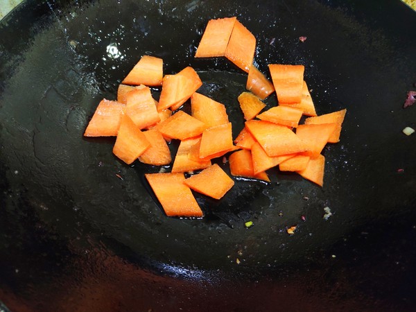 西葫蘆炒馬肉的做法-家常味炒菜譜