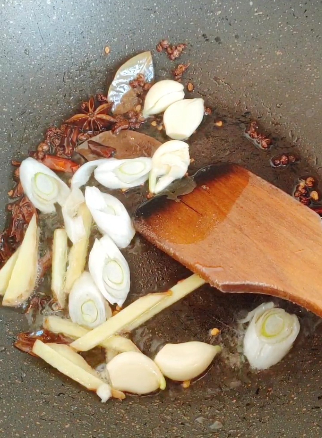 魚頭泡餅的做法-家常味燉菜譜