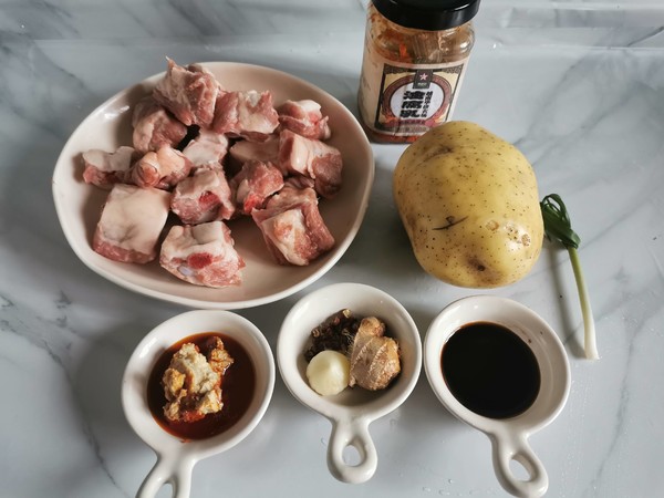 土豆燒排骨的做法-家常味燒菜譜