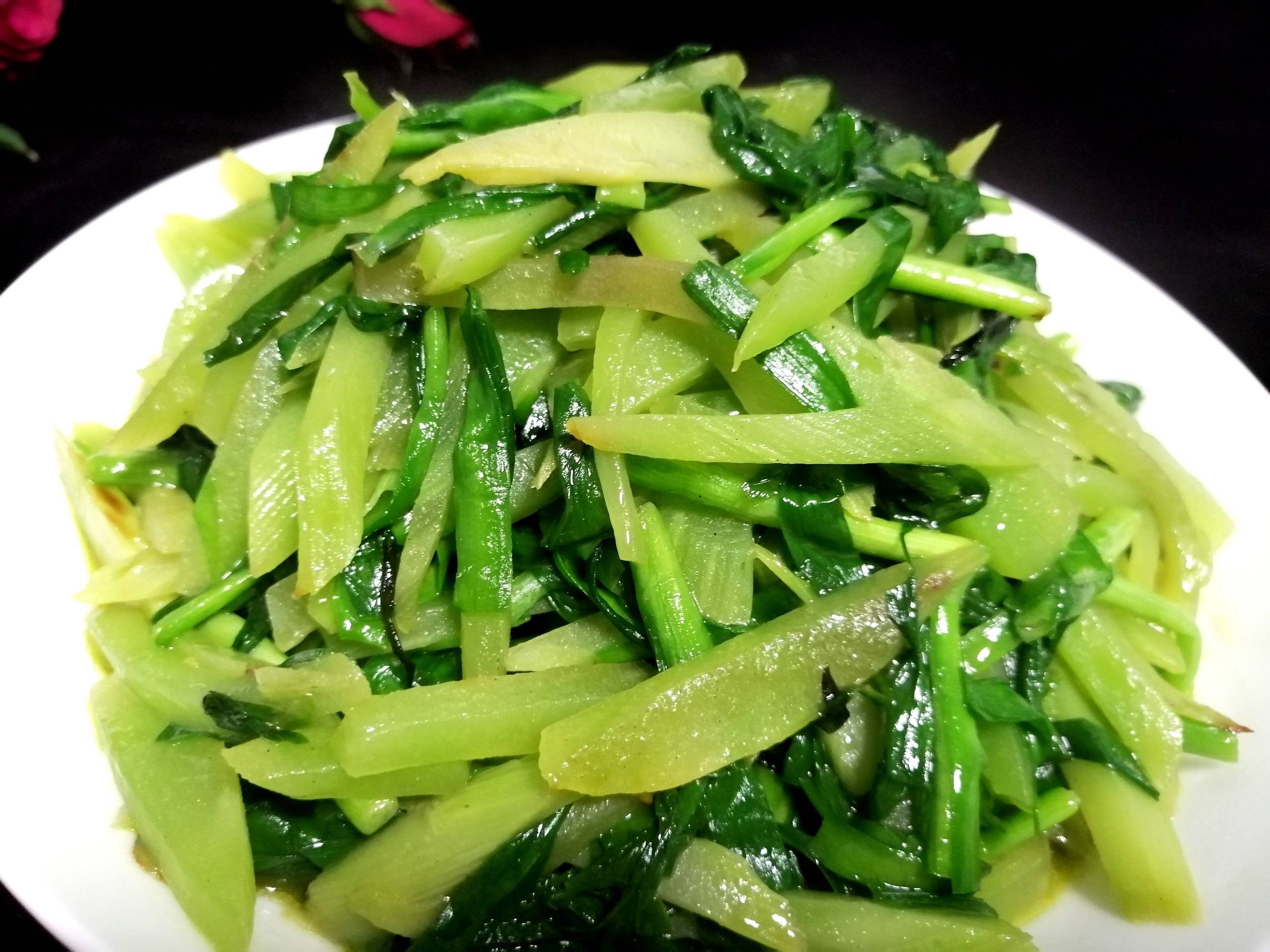 萵苣炒韭菜的做法-家常味炒菜譜