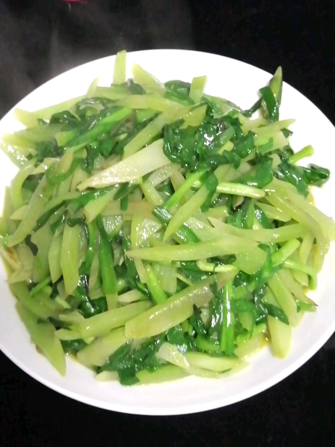 萵苣炒韭菜的做法-家常味炒菜譜