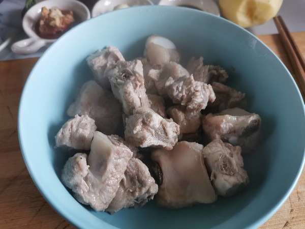 土豆燒排骨的做法-家常味燒菜譜