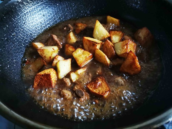 土豆燒排骨的做法-家常味燒菜譜