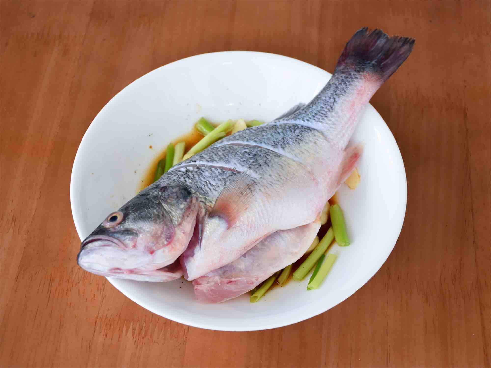 清蒸鱸魚的做法-咸鮮味煮菜譜