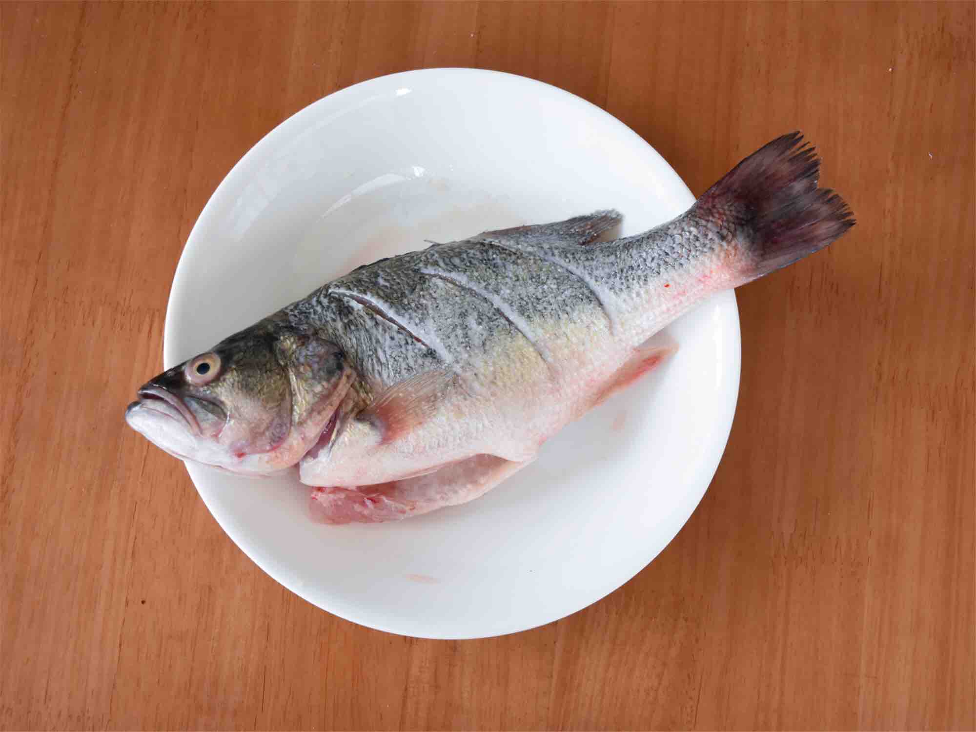 清蒸鱸魚的做法-咸鮮味煮菜譜